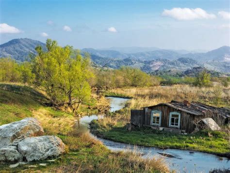 Casa de pueblo en la orilla del río rompecabezas en línea