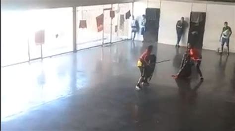 Video Dos Presos Se Enfrentaron A Cuchillazos En Un Penal En Chaco Y