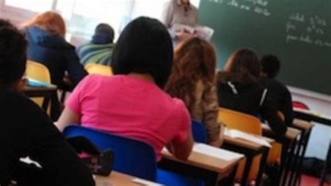 Nuovo aumento stipendio per docenti 124 euro al mese in più nel 2023