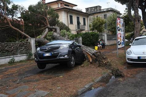 Maltempo Toscana E Liguria Oggi Temporali Sparsi Grandine A Firenze