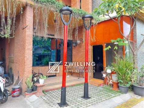 Tiang Lampu Taman Besi Desain Klasik Zwilling Lampu