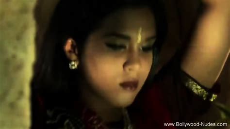 Sensual Moves From Romantic Indian Babe Expressing Her Love India Babe