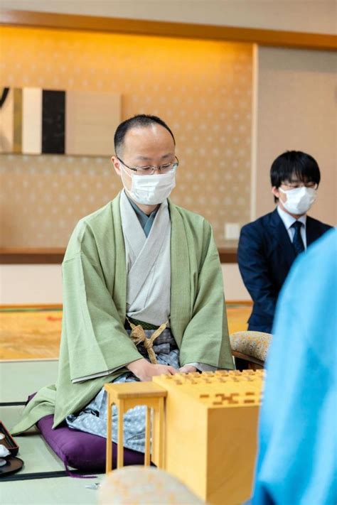 藤井聡太二冠 棋聖戦対局開始 渡辺三冠先手で相掛かりに 初夏らしい爽やか着物で 芸能 デイリースポーツ Online