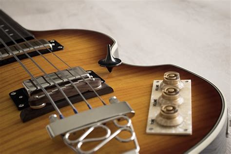 Product Review: Epiphone Viola "Beatle" Bass Guitar - Spinditty