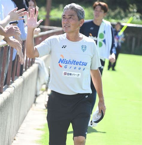 J1アビスパ福岡の長谷部茂利監督、ソフトバンクのv祝福「なかなか簡単にまねできない」と称賛した小久保裕紀監督の采配：「おっ！」でつながる地元