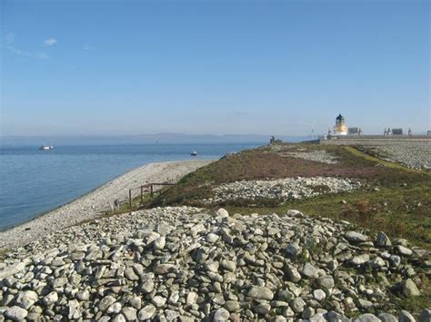 Raised Beach With Heather Jonathan Wilkins Cc By Sa Geograph