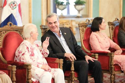 Presidente Abinader Concede Orden Heráldica De Cristóbal Colón A La