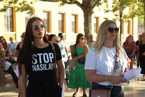 Brojni Mostarci se okupili na Španskom trgu Poslane poruke na protestu