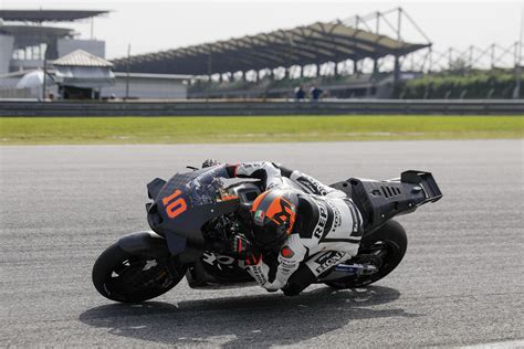 La MotoGp Scalda I Motori Primi Test A Sepang