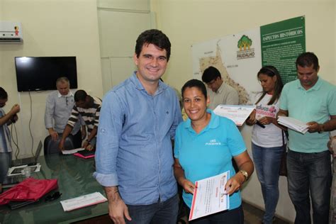 Prefeitura Entrega Tabletes E Certificados De Treinamento Aos Agentes