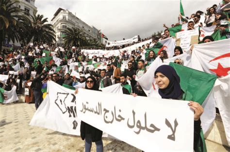 Algérie La Rue Refuse «la Solution Article 102 De La Constitution