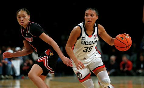 UConn Women S Basketball S Azzi Fudd Has Minor Knee Sprain Injury