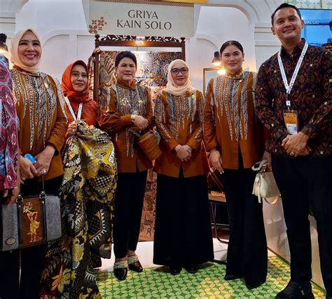 Kunjungi Dekranas Expo Ibu Iriana Jokowi Beli Batik Gelang Di Umkm