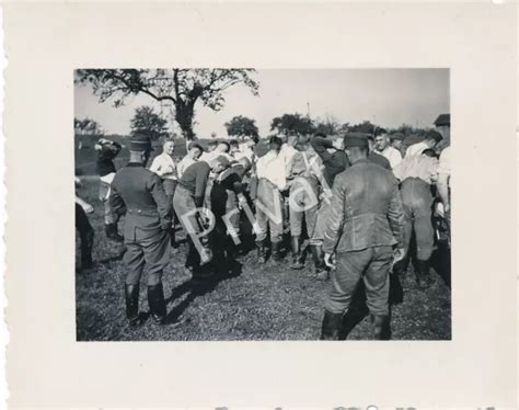 FOTO WK II Wehrmacht 10 Panzerdivision Soldaten Arbeiter Quartier K1 99