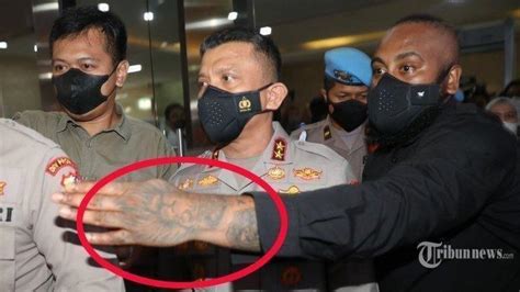 Sigap Jaga Ketat Ferdy Sambo Begini Nasib Matius Marey Ajudan Bertato