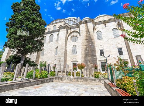 La Cour De La Mosquée Suleymaniye Est Une Merveille Architecturale Un