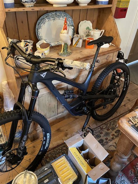 Yt Capra Pro Carbon Black Magic Large For Sale