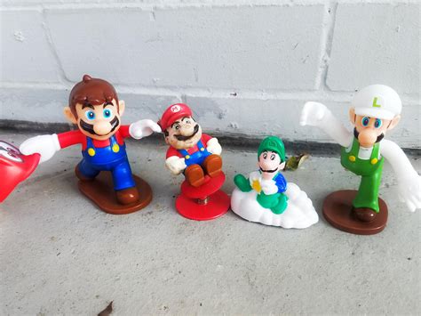 1989 Mario Happy Meal Toys vs 2018 Versions : r/gamecollecting