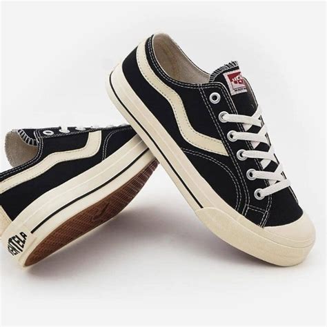 Jual Sepatu Sneakers Wanita Ventela Basic Low Black Natural Original