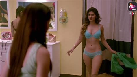 Голая Karishma Sharma в Ragini Mms Returns