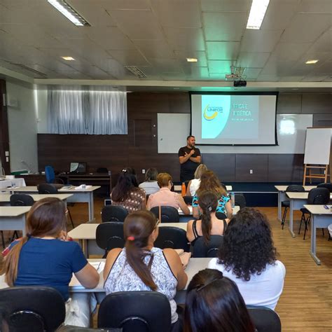 ALUNOS DO CURSO DE PÓS GRADUAÇÃO PARTICIPAM DE AULA PRESENCIAL NO