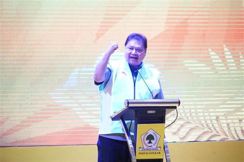 Dpd Golkar Ingin Airlangga Dipilih Secara Aklamasi Pengamat Politik