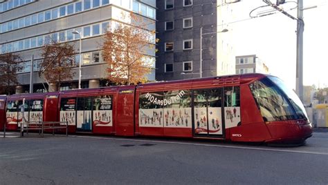 Le tram de Clermont Ferrand un pneu beaucoup à la folie ici