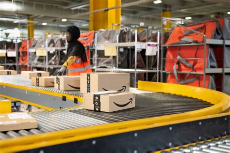 Behind The Scenes At Amazon S Robotic Fulfilment Centre Latest Retail