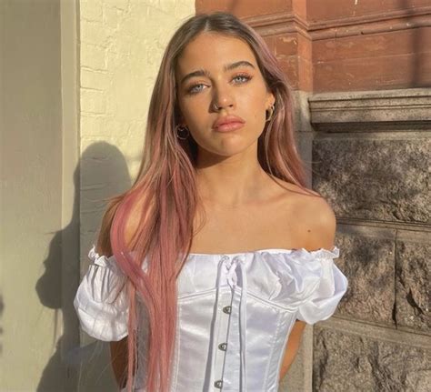 Tiktok Star Olivia Neill Launches Her Own Podcast Gossie