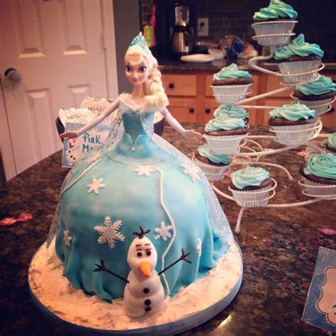 Frozen Elsa Doll Cake