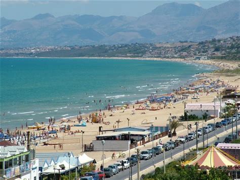 Salvataggio Alla Spiaggia Plaja Di Castellammare Del Golfo Bagnini