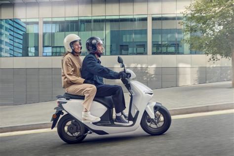 Honda CUV e 2025 nuovo scooter elettrico per la mobilità urbana