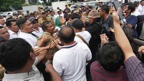 Aksi Demo Apdesi Di Depan Dpr Vlixid