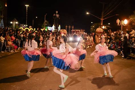 Desfile De Natal Re Ne Centenas De Fam Lias Em Machadinho Veja As