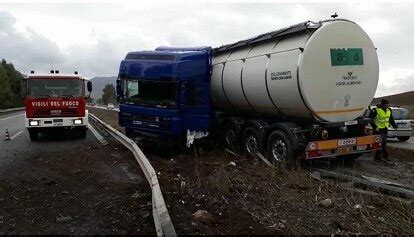 Incidente Sulla Palermo Mazara Coinvolti Un Autocisterna E Un Auto