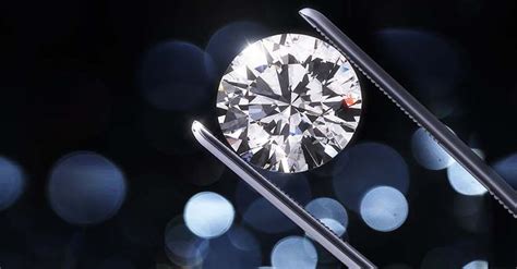 Diamond Color vs. Clarity – Which Is More Important?