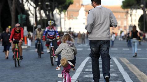 Blocco Traffico Roma Domenica Novembre Niente Auto Nella Fascia Verde