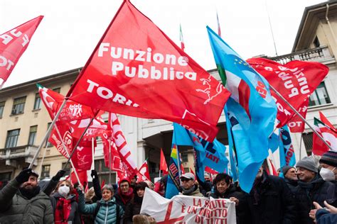 la cgil fa votare tutti  lavoratori sullo sciopero generale il manifesto