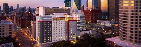 Downtown Dallas Hotels I Courtyard Dallas Downtown