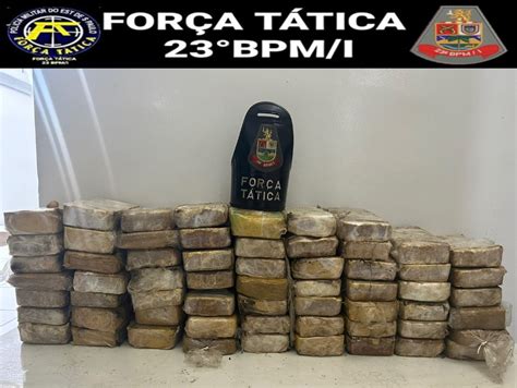 Polícia apreende 61 tijolos de cocaína dentro de pneu de caminhão em