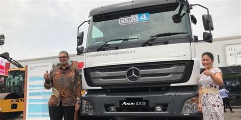 Truk Mercedes Benz Axor Euro Pamerkan Pesona Di Mining Indonesia