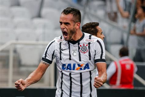 Especulado No Flamengo Renato Augusto Encaminha Acerto Com Corinthians