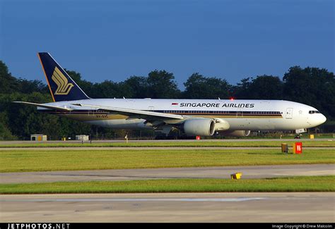 9V SVL Boeing 777 212 ER Singapore Airlines Drew Malcolm JetPhotos