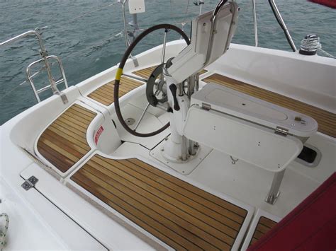 Beneteau Oceanis Clipper 323 Performance Boating