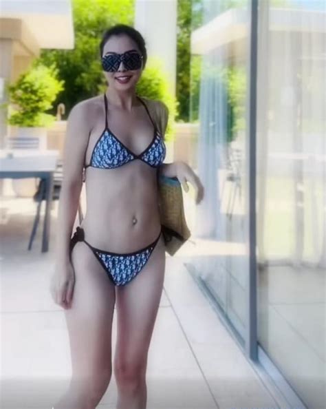 M Con Jennifer Ph M Th D Ng C C N Ng B Ng V I Bikini S C V C Kh
