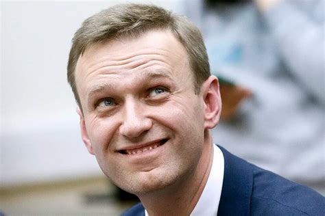 Навального вывели из комы и отключили от ИВЛ