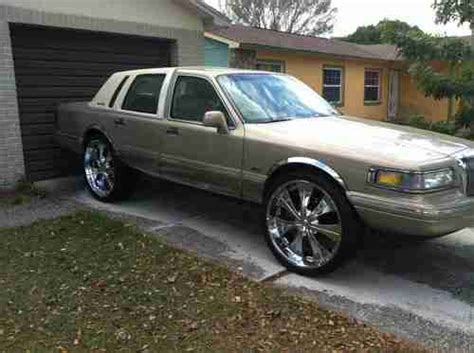 Sell Used 1996 Lincoln Town Car Executive Sedan 4 Door 46l On 26 Rims