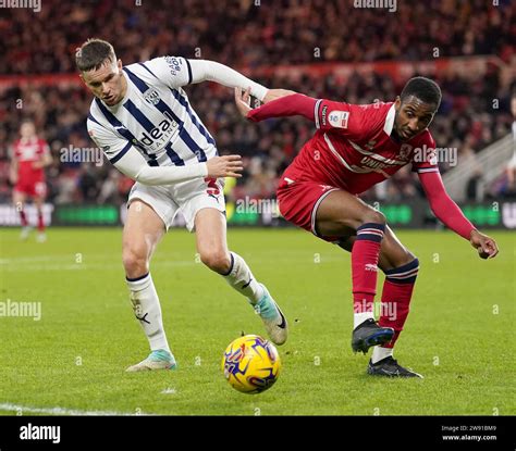 Conor Townsend de West Bromwich Albion à gauche et Isaiah Jones de