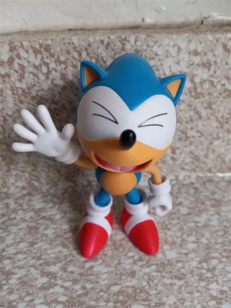 SONIC THE HEDGEHOG Jakks Pacific Laughing Classic Sonic Action Figure