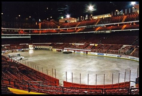 Historic Site Of Chicago Stadium Hockey Arena Sports Arena Blackhawks